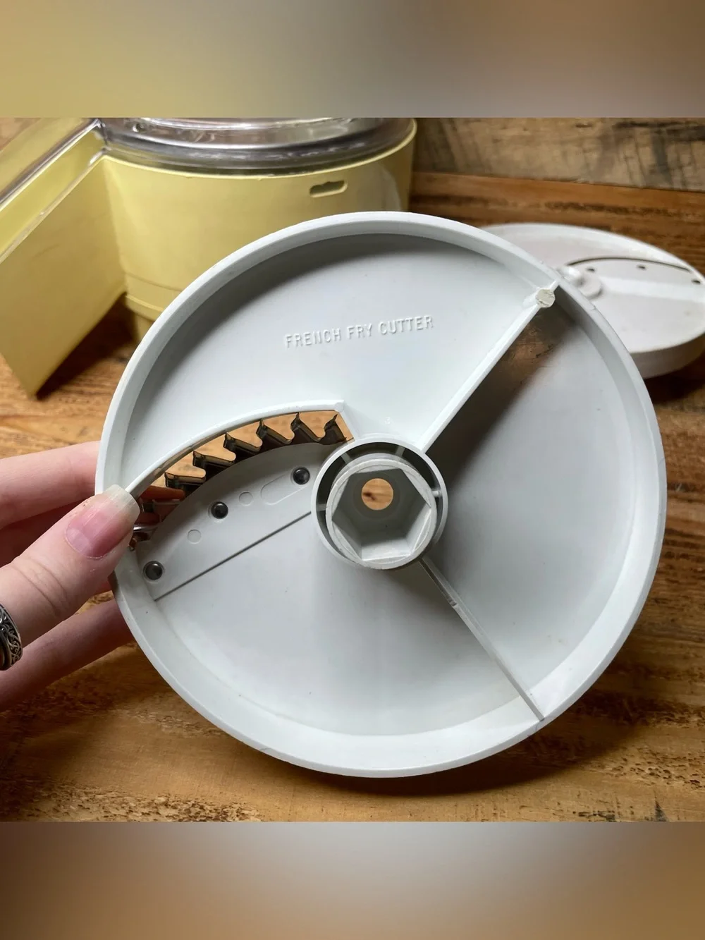 OSTER REGENCY KITCHEN CENTER  FOOD PROCESSOR BASE, LID, CHUTE, 4 BLADES VGC